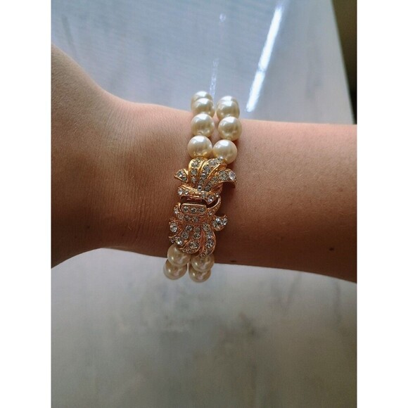 White Pearl And Gold Tone Gemstone Clasp Women's Bracelet Vintage Inspired - Picture 6 of 6